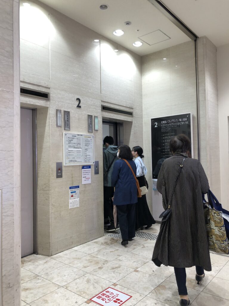 伊勢丹　エレベーター　京都駅